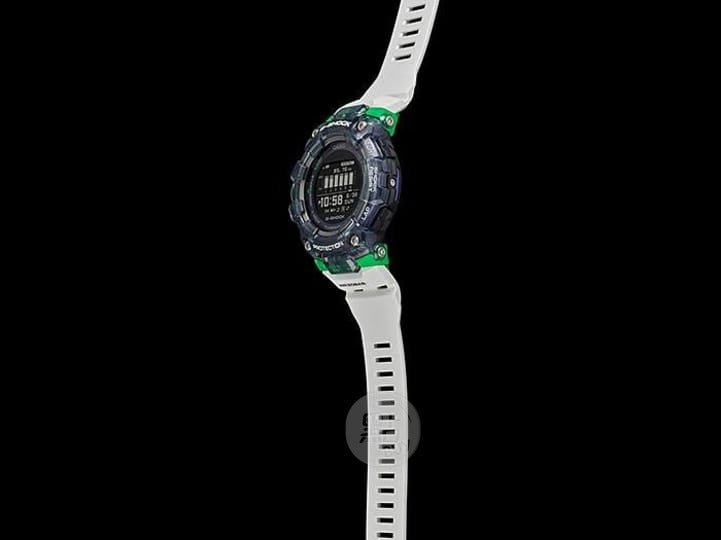 CASIO GBD-100SM-1A7ER G-Shock 200M 防水 防震 - 側面圖,黑色背景展示錶殼厚度