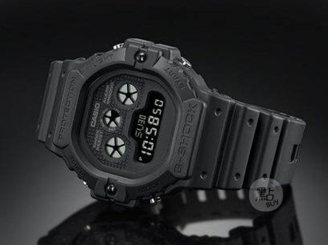 DW-5900BB-1DR close up